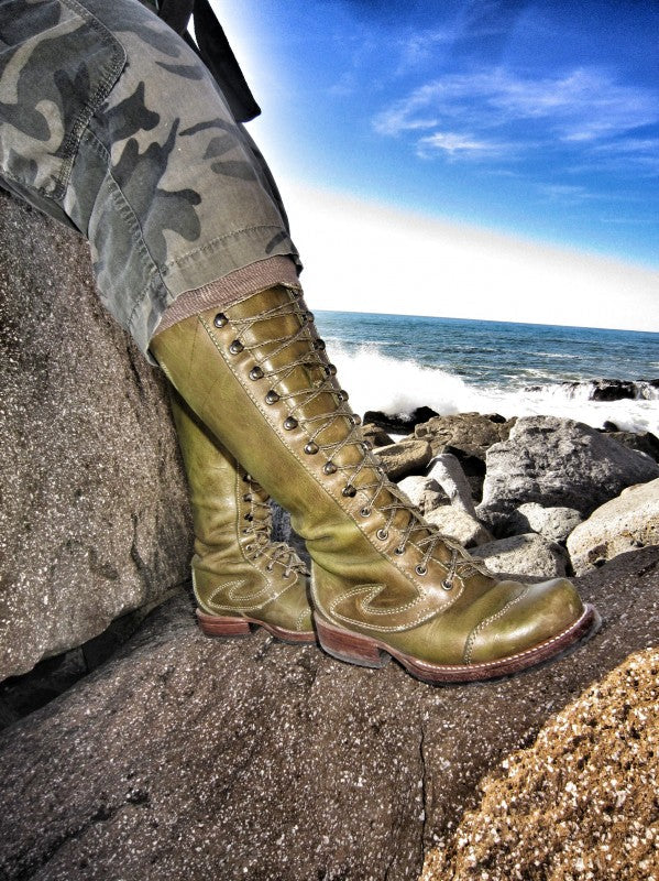 Everyday Fluevogs | April 11, 2012