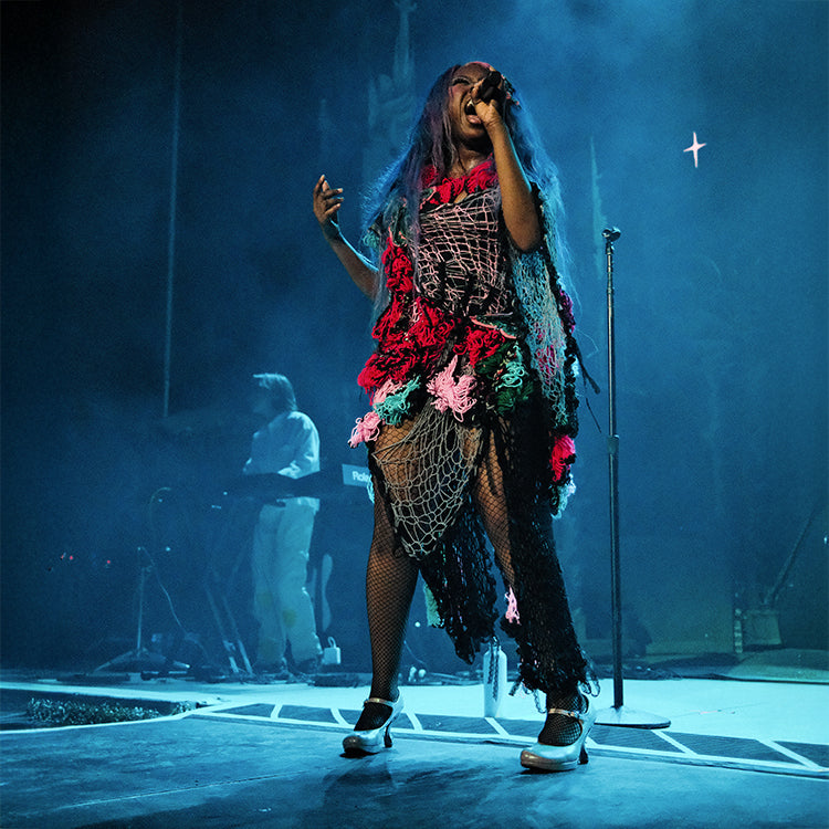 Hemlocke Springs joue au Forest Hills Stadium avec ses chaussures Elizabeth