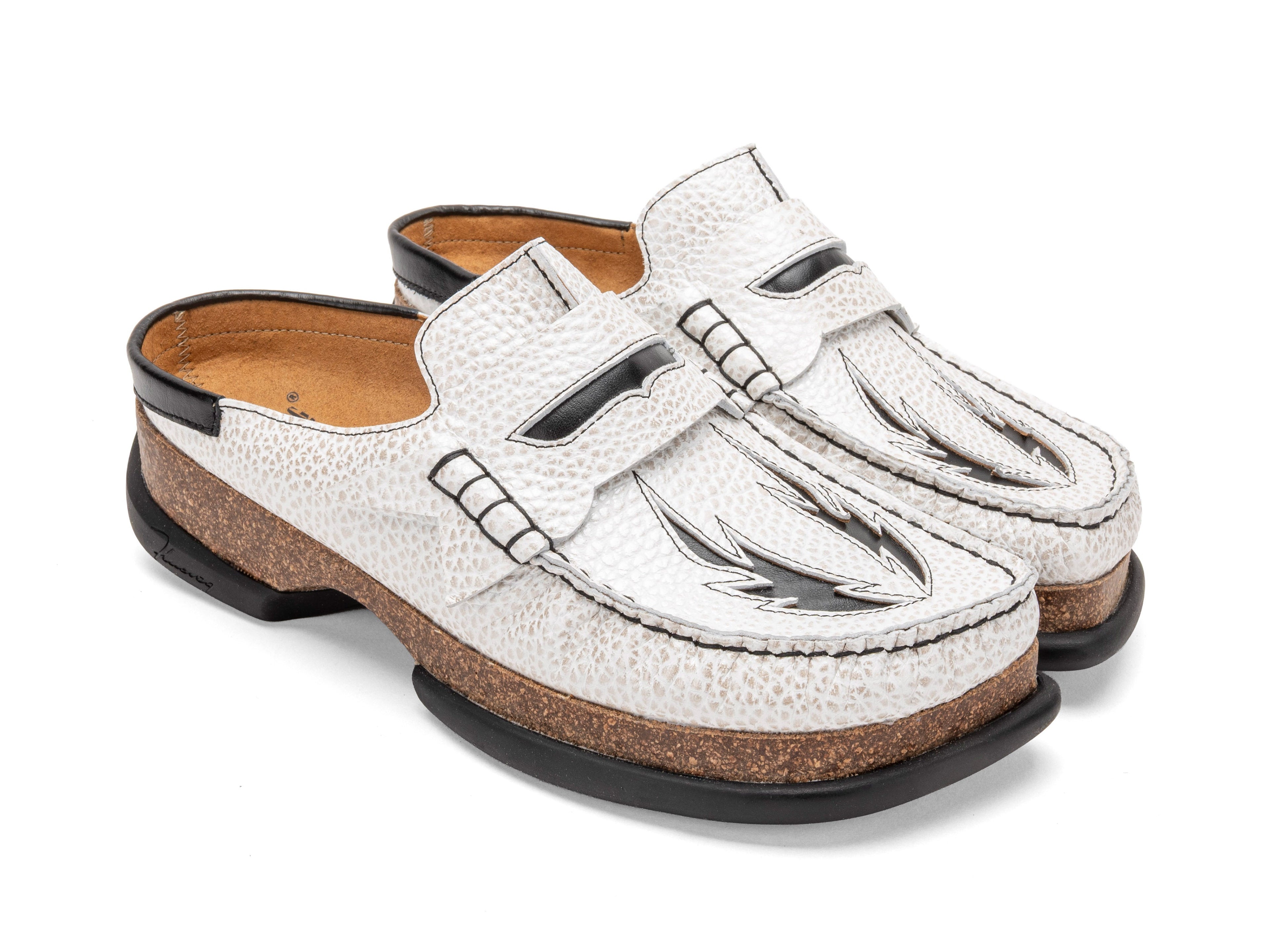 white - Quarter View
