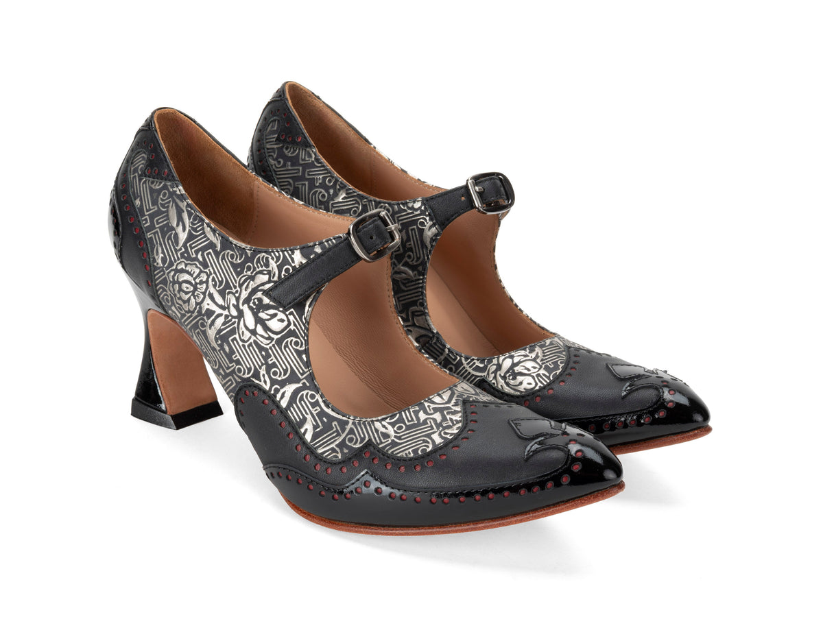 black_silver_red - Quarter View