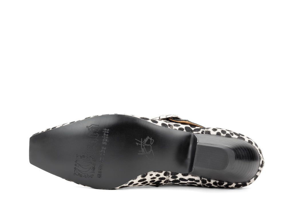 black,white - Sole View