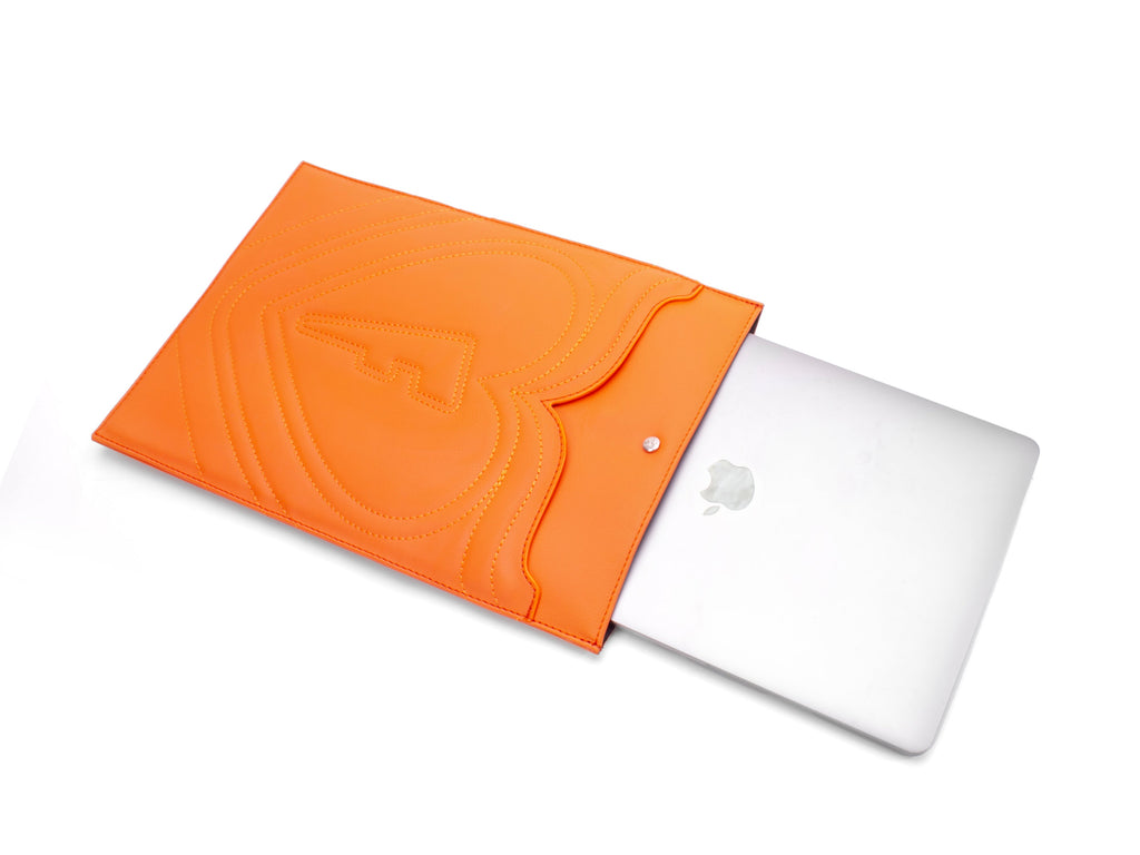 orange_(vegan) - With Laptop