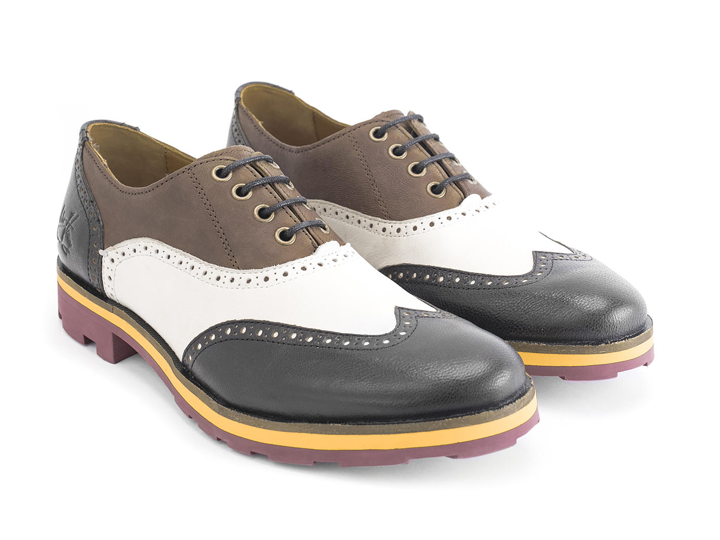 Andrew Brun/Blanc/Noir Brogue à bout golf: Quarter view