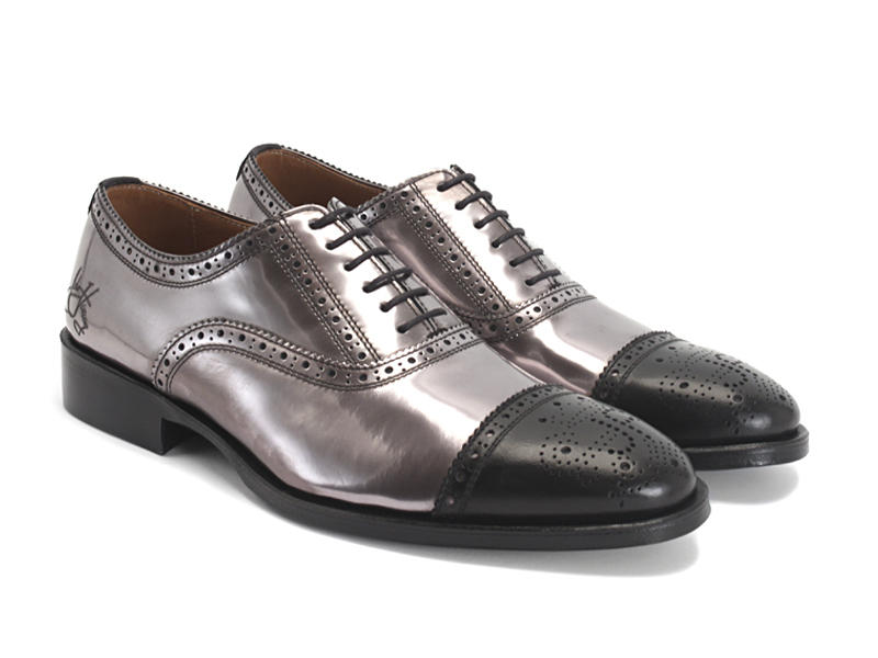 Brandenburg Métallique & noir Richelieu à bout golf classique: Quarter view