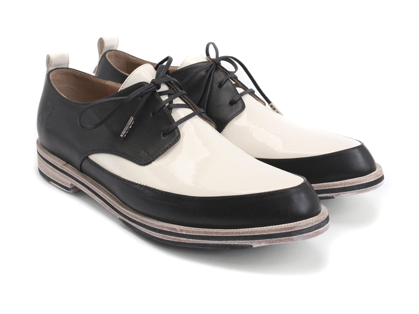 Carla Noir & crème Lace-Up Leather Derby: Quarter view