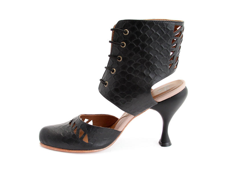 Cascades Black