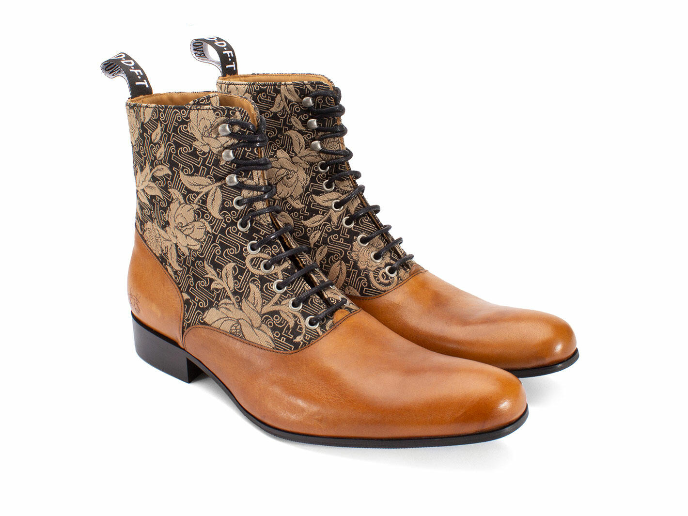 Castellano Baroque Floral/Brown Botte lacée classique: Quarter view
