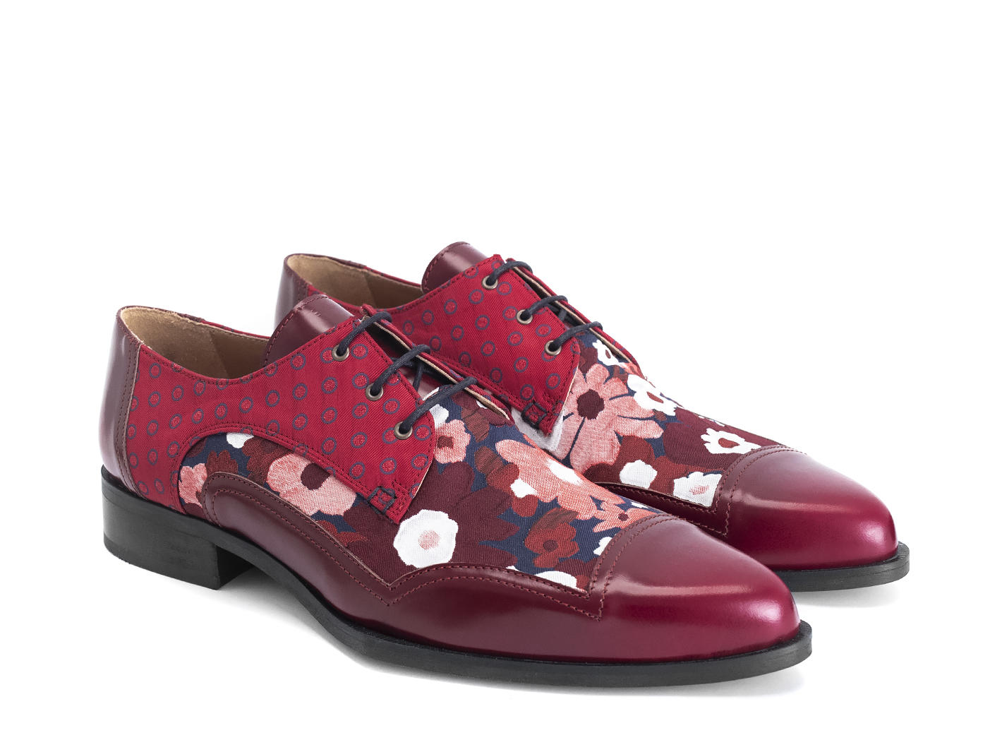Dandolos Red/Dots Ornate Derby Shoes: Quarter view