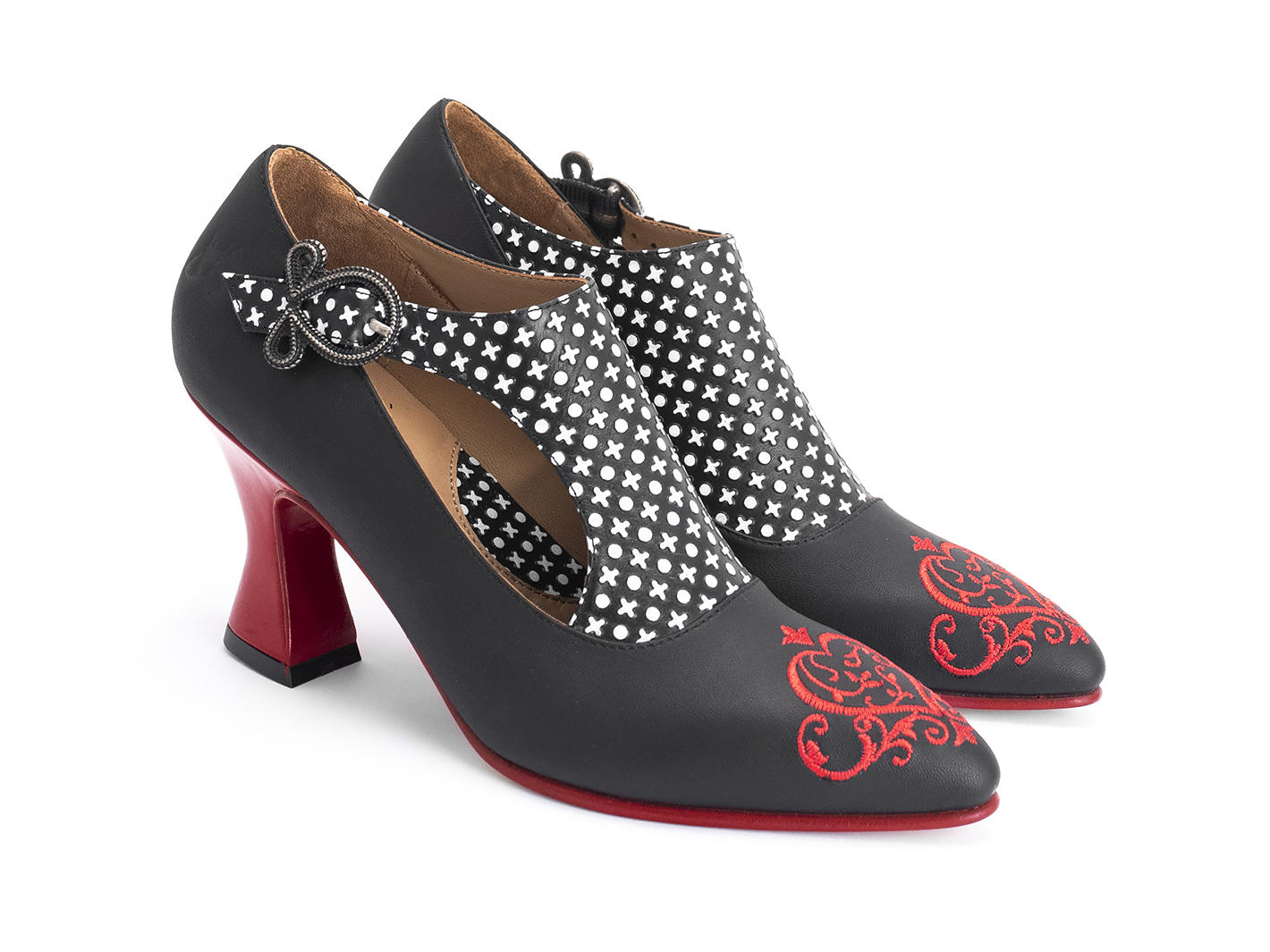 Darla IFD 2019 Buckled leather heel: Quarter view