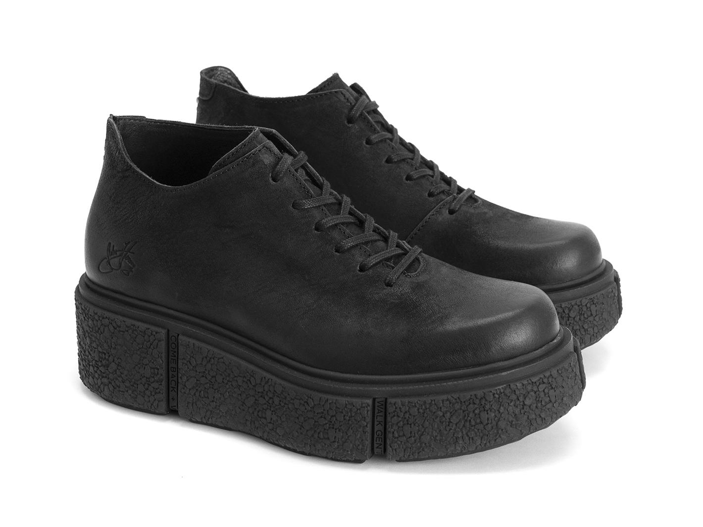 De Vico: Women’s Black Platform lace-up shoe: Quarter view