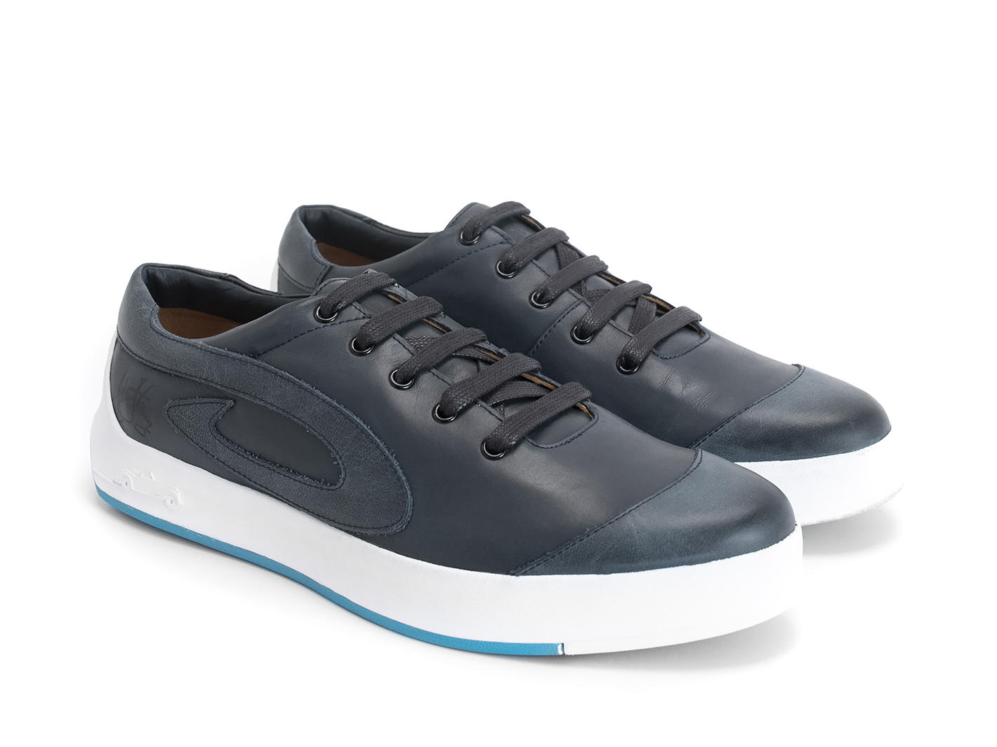 E-Type Navy Low top sneaker: Quarter view