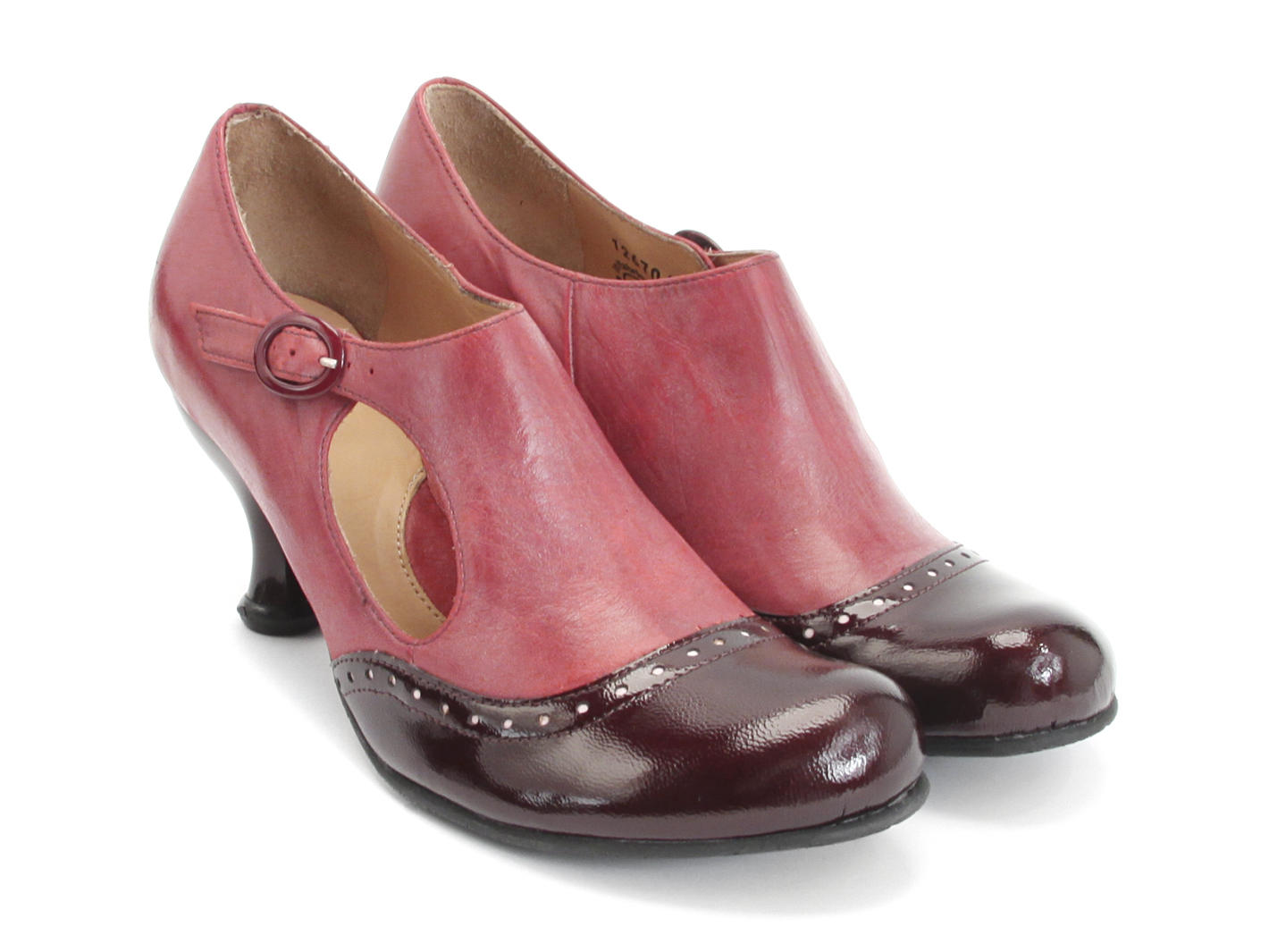 Ella Baker Rouge Talon brogue avec découpe: Quarter view