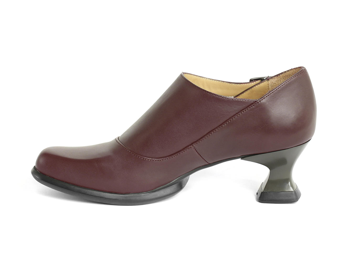 Gracias Cerise Side Buckle Shoes with Cutout: Profile inside
