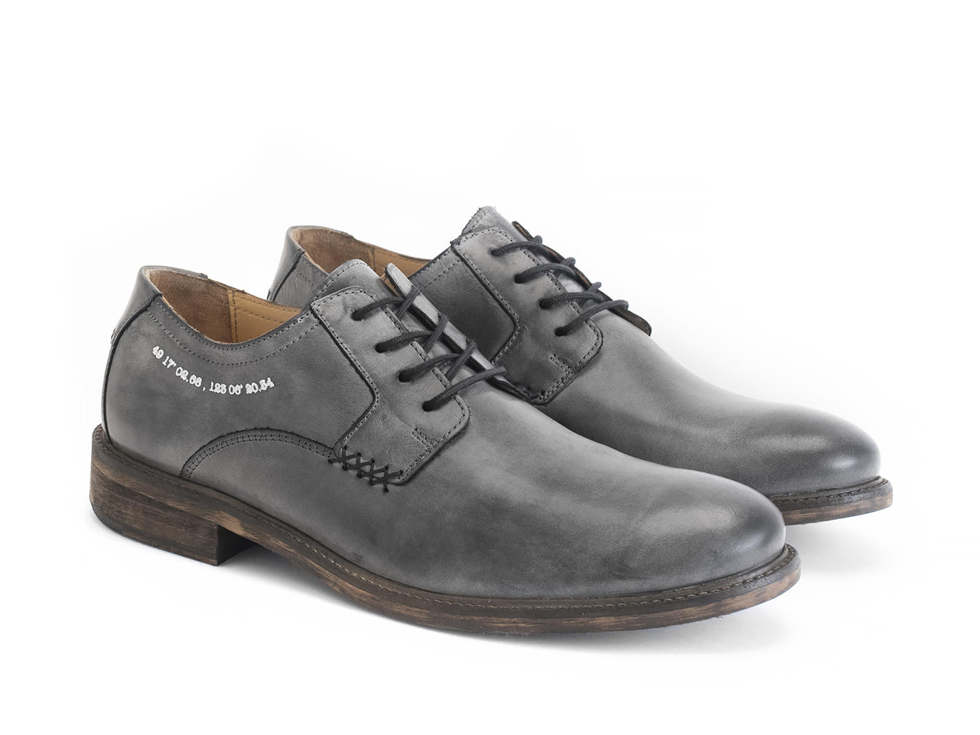 Grant Black Wash Casual Leather Derby Shoes: Quarter view
