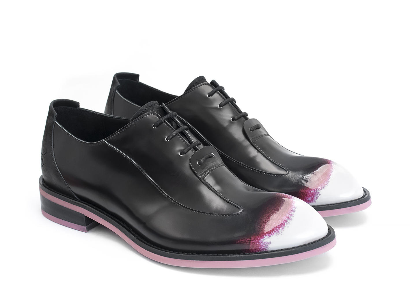 Honorius: Women’s Pink/Black Sleek wingtip oxford: Quarter view