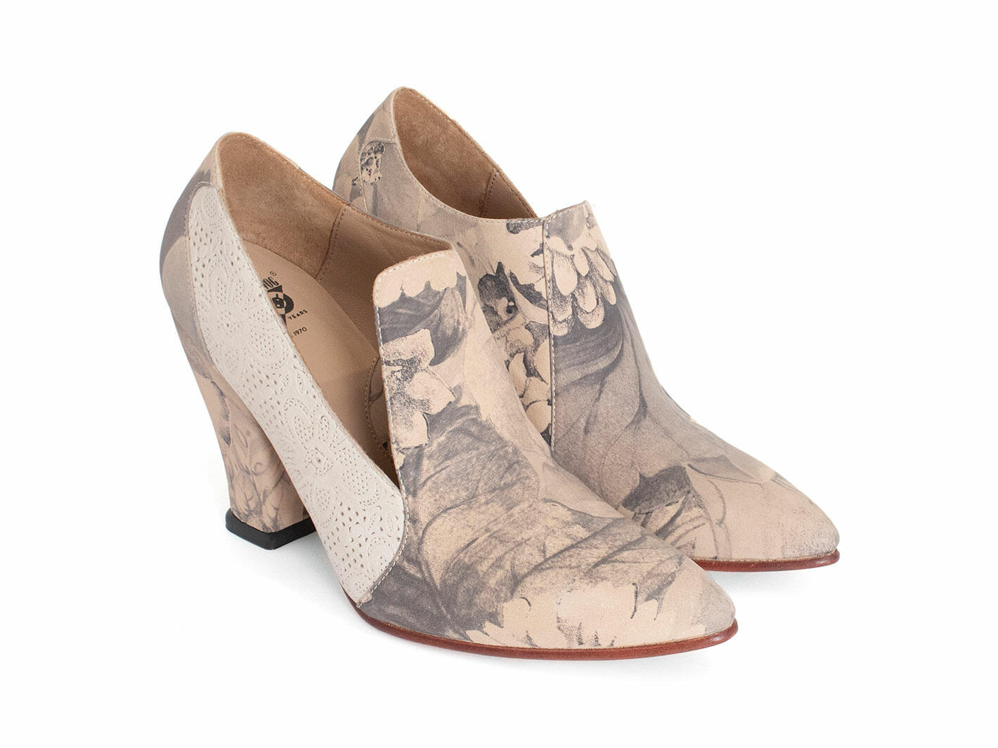 Kendra gris floral Bout Pointu Talon de Cuir: Quarter view