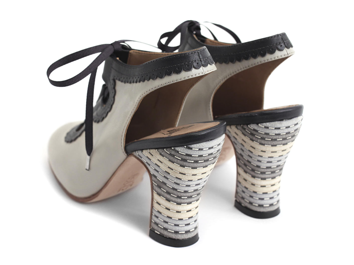 Levitation Gris Slingback with scalloped trim: Back