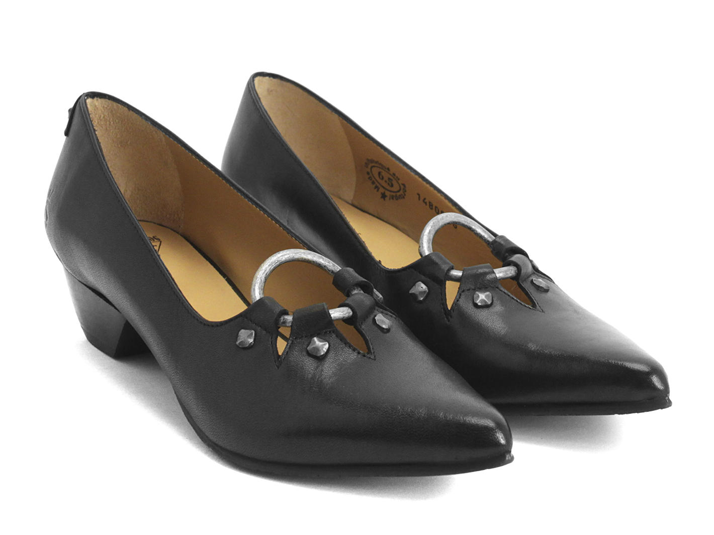Makena Noir Key ring pump: Quarter view