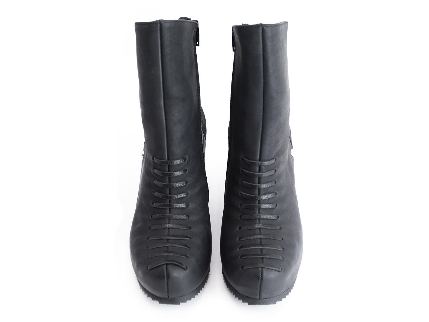 Maleika Noir Bottillon cheville talon compensé à rivets: Front