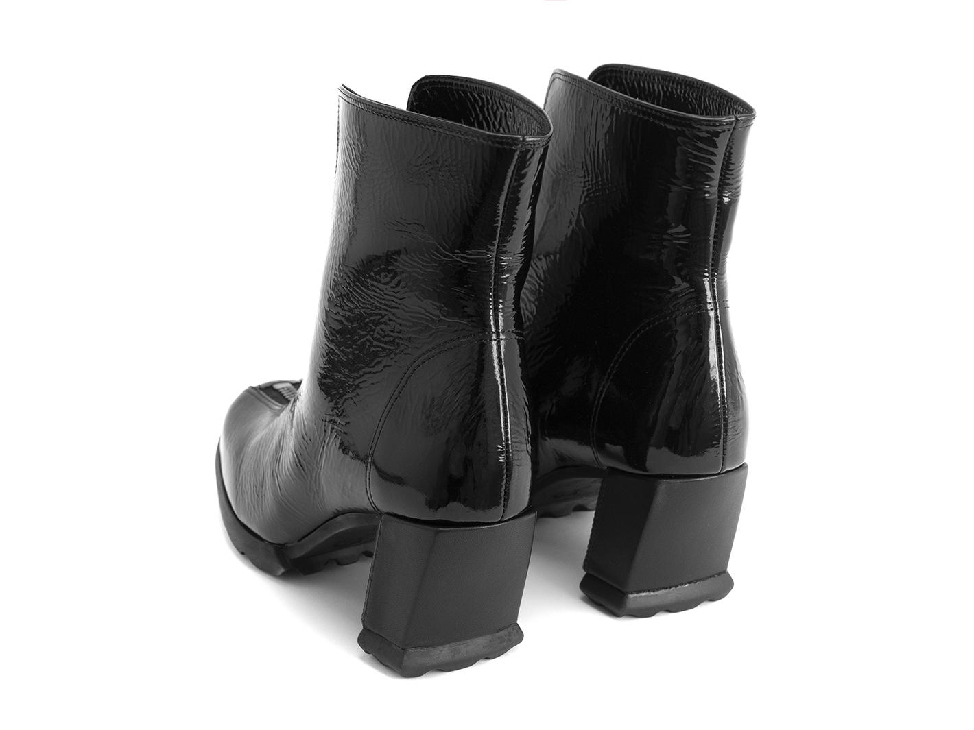Niki Black Ankle boot with front zip: Back