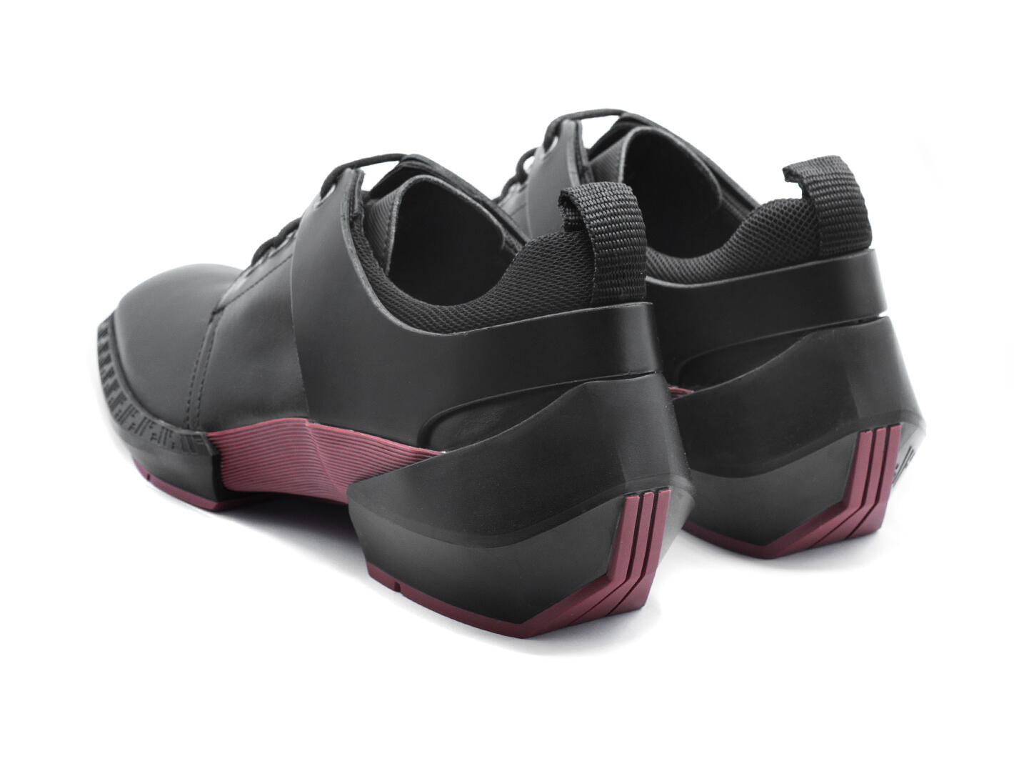 Omni Noir Chaussure de sport lacée avec harnais: Back