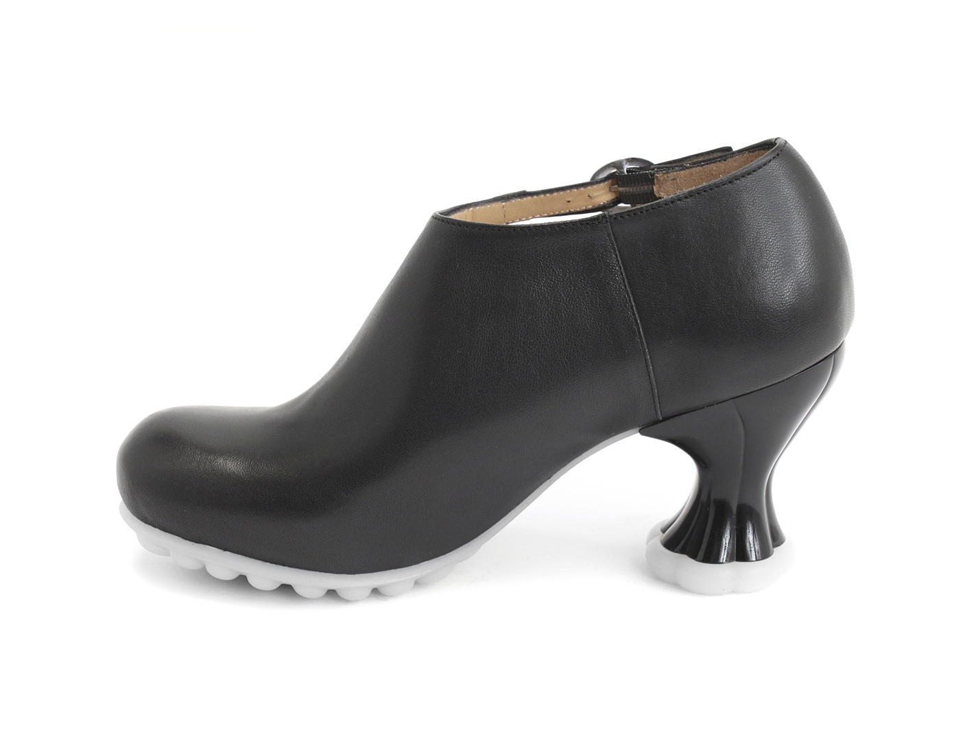 Opposition Noir Sexy side-buckled heel: Profile inside
