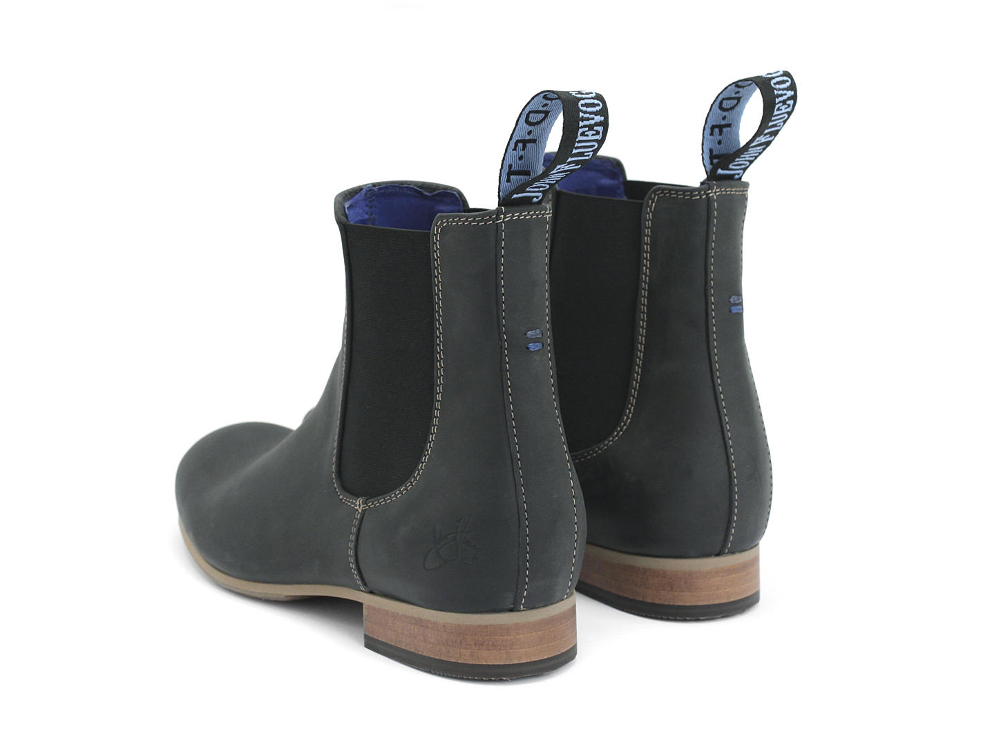 RCI: Women’s Noir