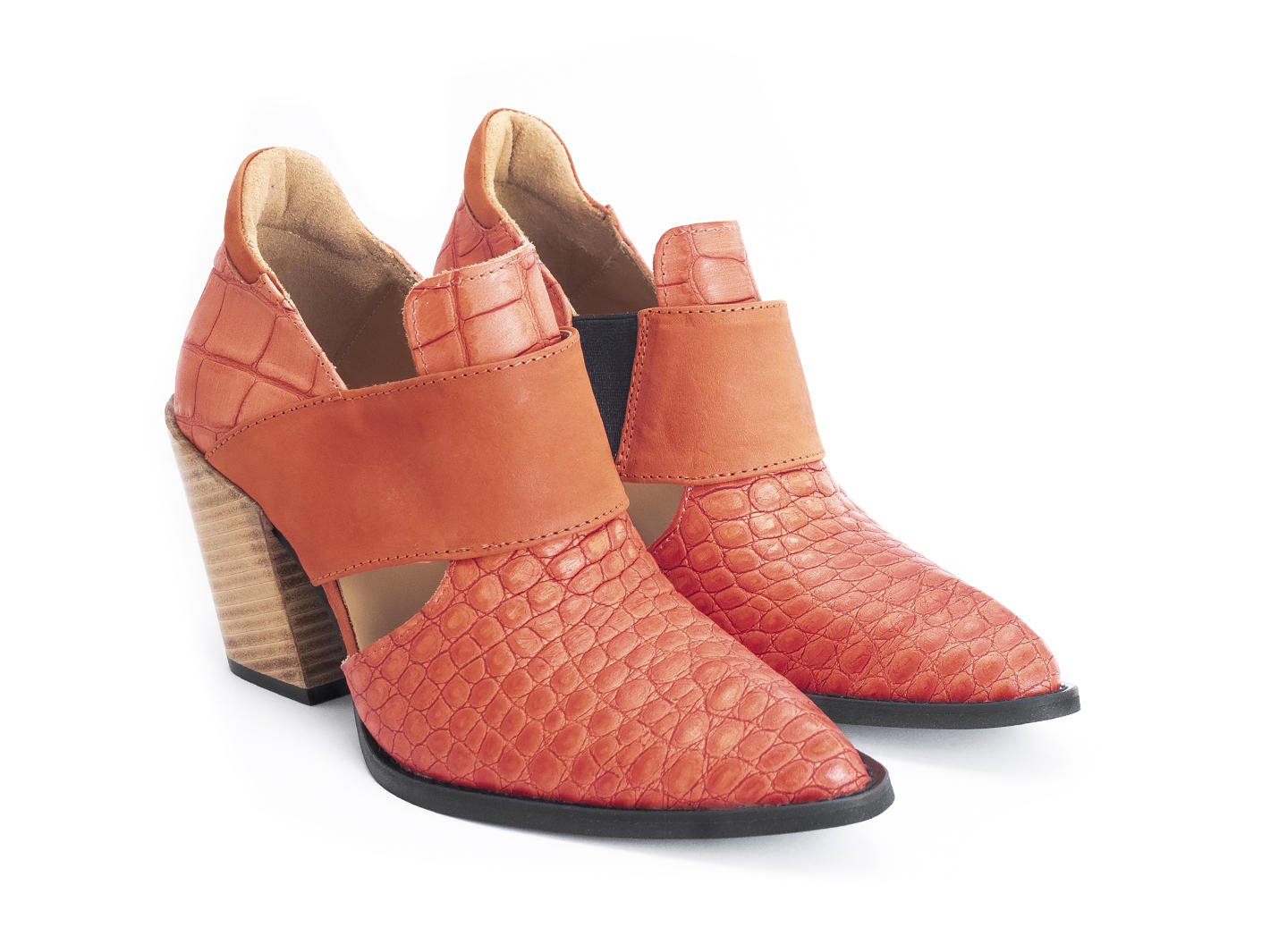 Room 502 Orange croc Open-sided bumped toe heel: Quarter view