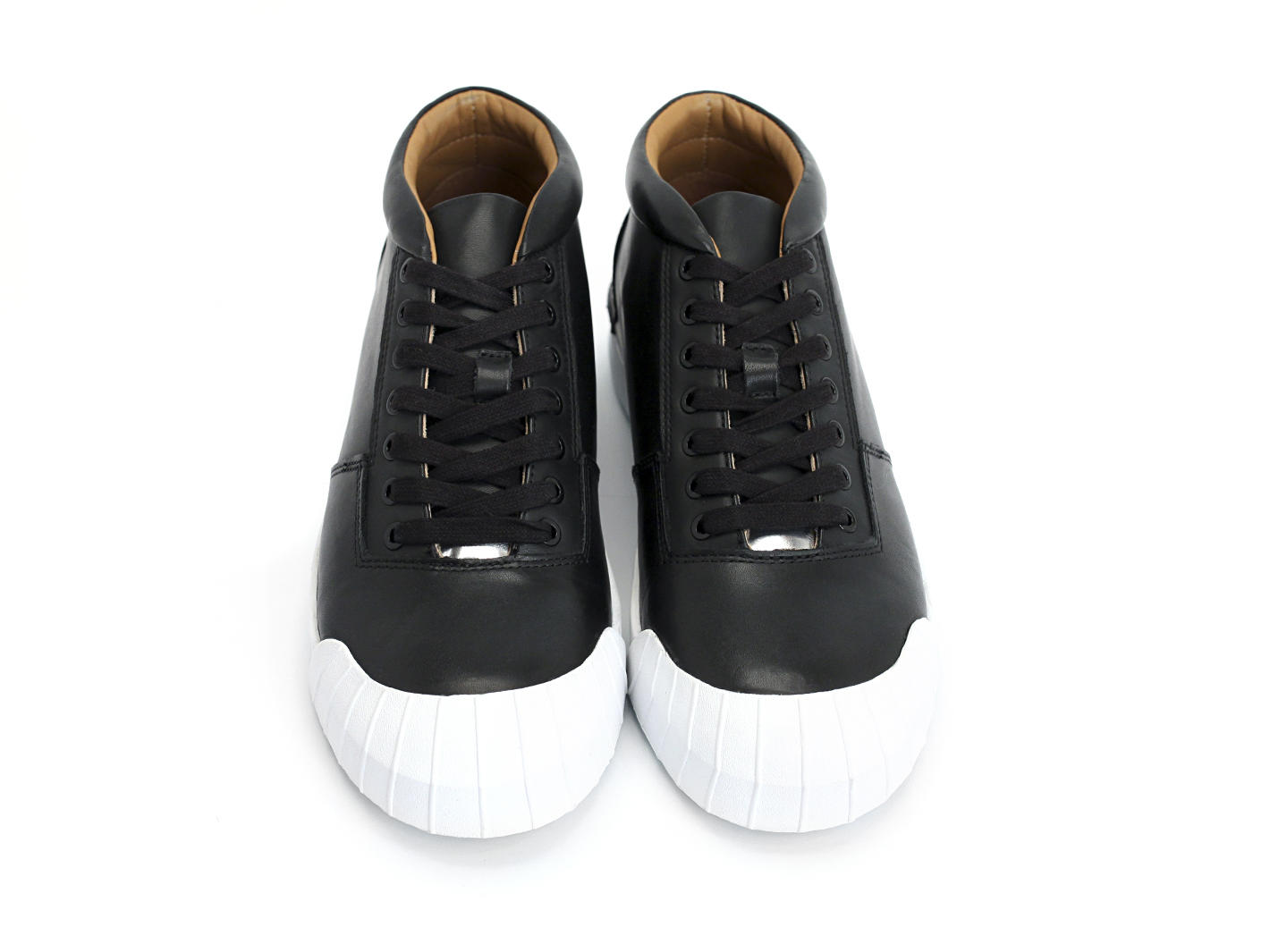 Shackleton Black & White Sporty chukka boot: Front