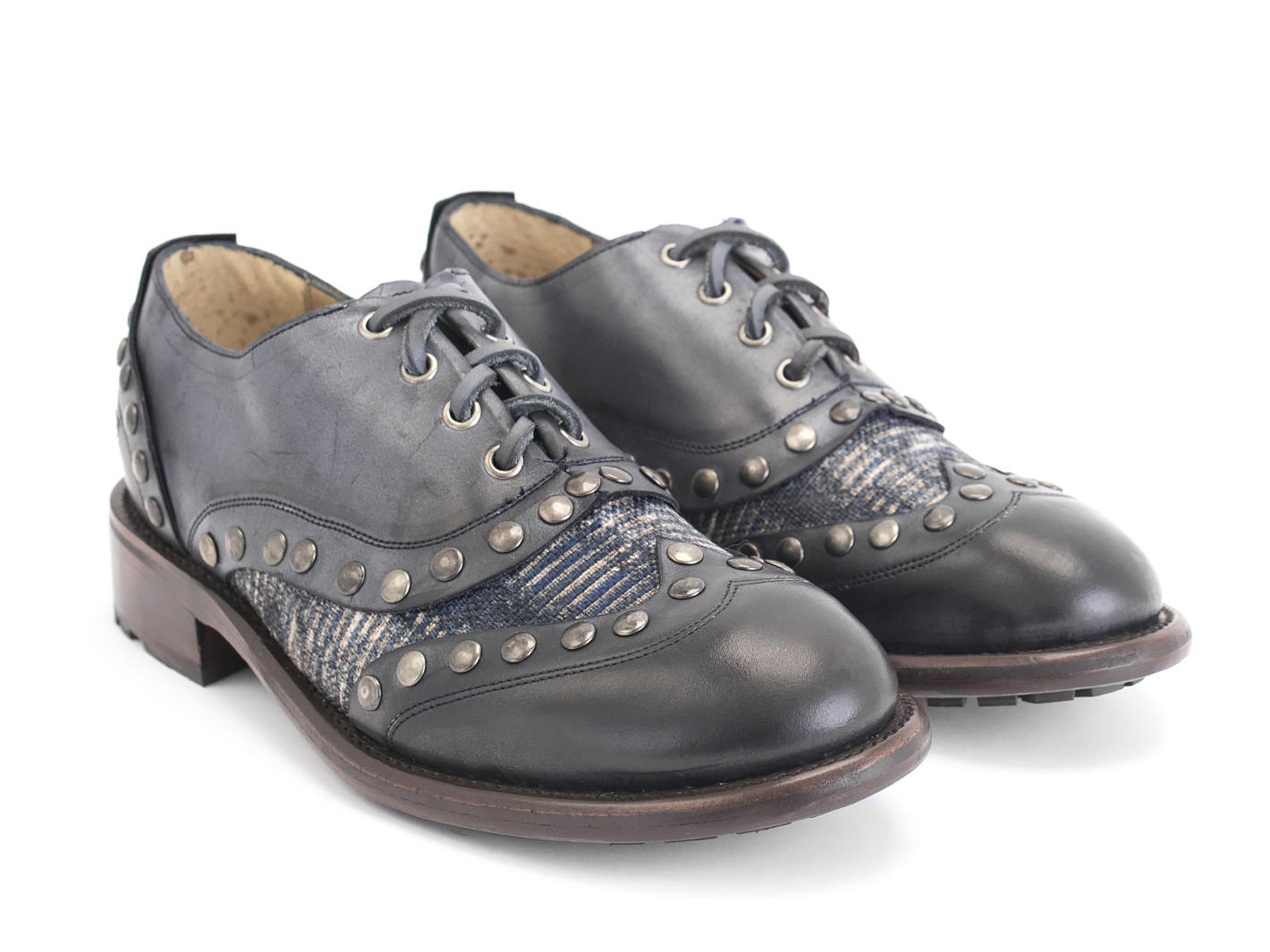 Studly Bleu Richelieu à bout golf à rivets: Quarter view