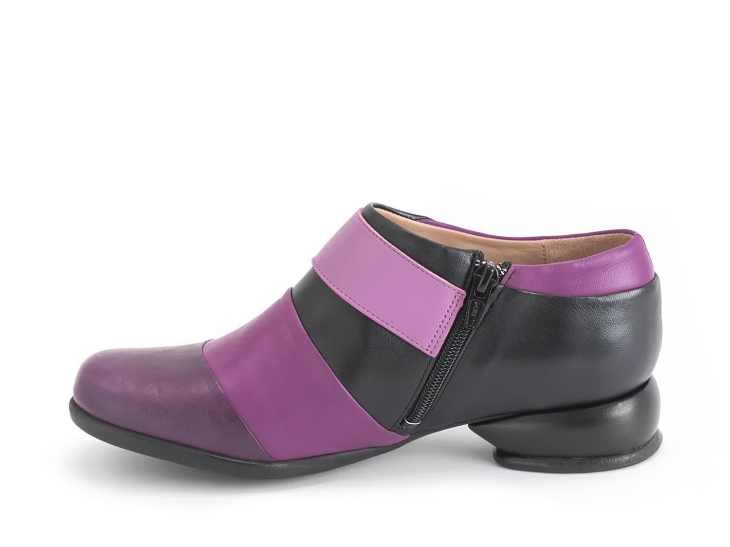 Tina Pink/Black Contrast buckle shoe: Profile inside