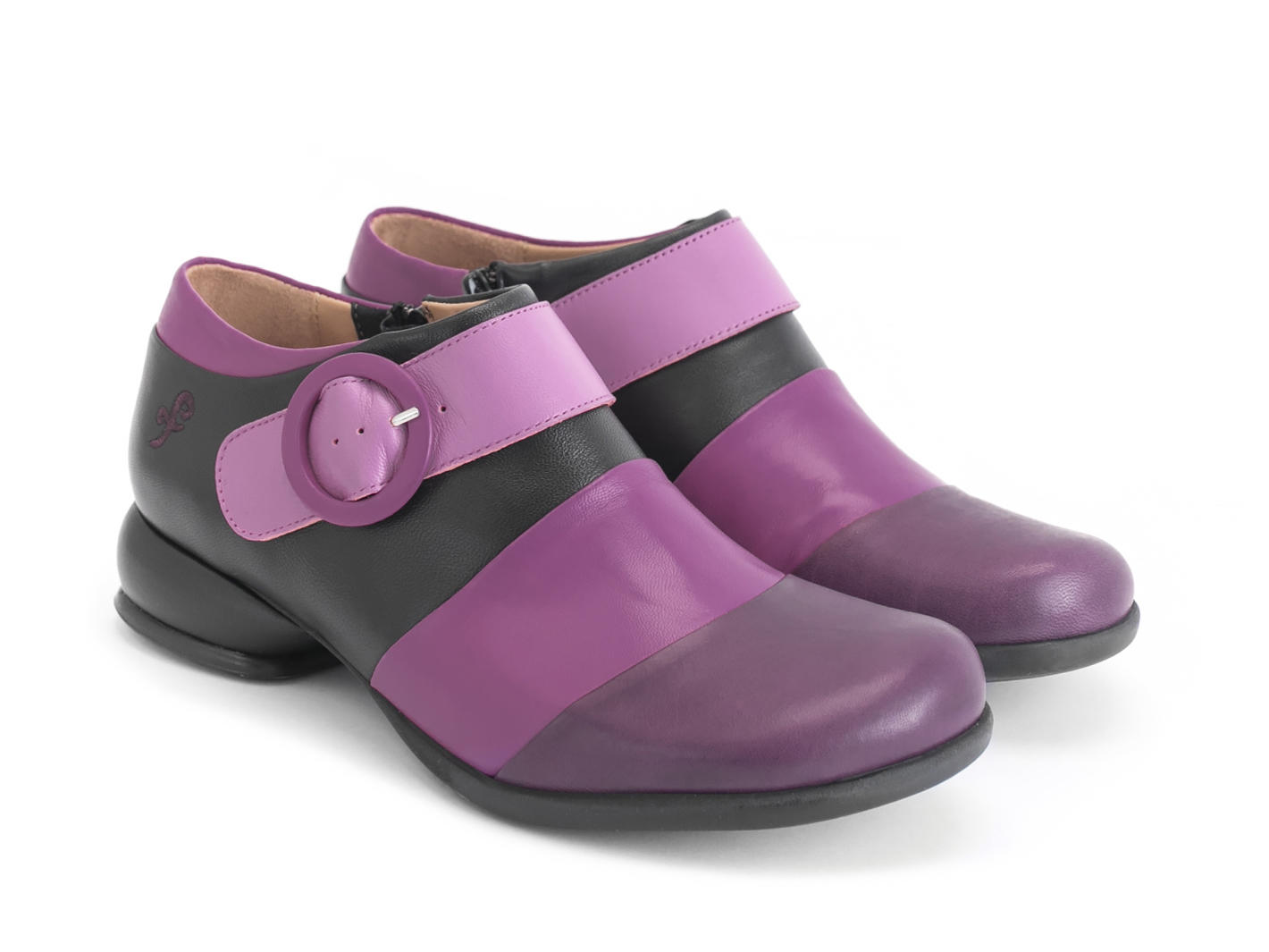 Tina Pink/Black Contrast buckle shoe: Quarter view