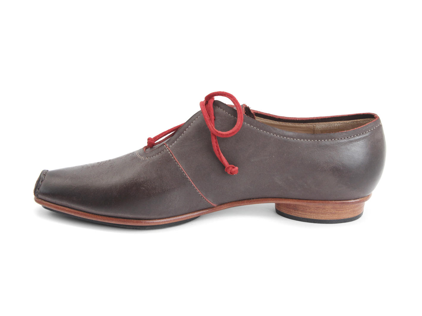 Waterloo Grey & Red Raw-Edged Lace-Up Shoe: Profile inside