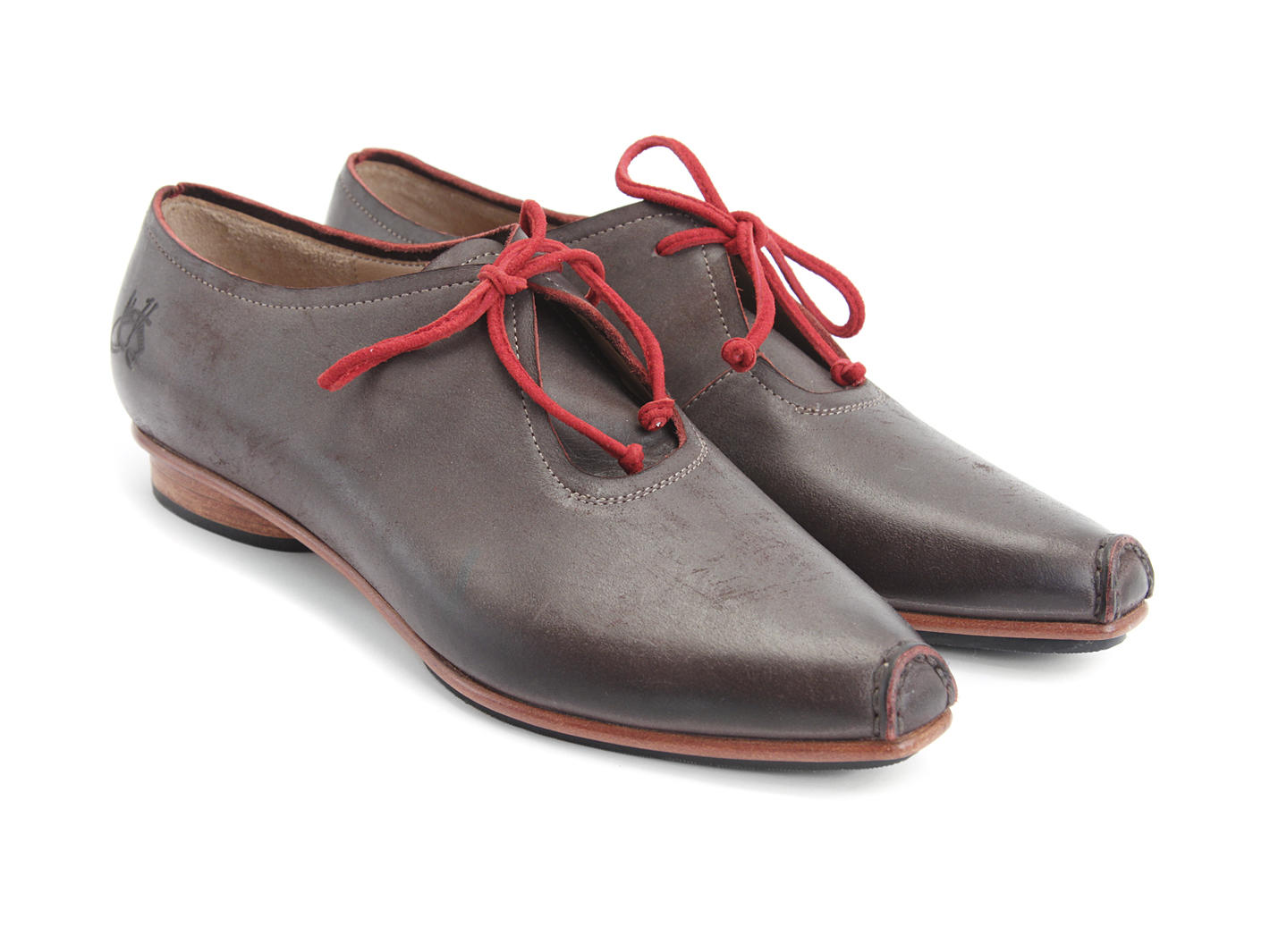 Waterloo Gris & rouge Raw-Edged Lace-Up Shoe: Quarter view